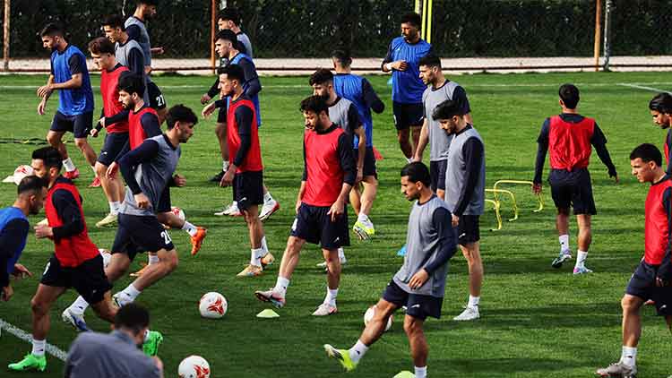 25일(현지시간) 튀르키예 안탈리아의 후세인 아이군 풋볼센터에서 훈련 중인 이란 남자 축구 국가대표팀  /REUTERS=연합뉴스
