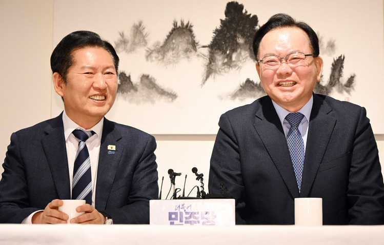 더불어민주당 정청래 대표(왼쪽)와 김부겸 전 국무총리 /국회사진기자단