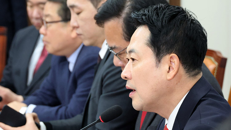 국민의힘 장동혁 대표가 30일 국회에서 열린 최고위원회의에서 모두발언하고 있다. /연합뉴스