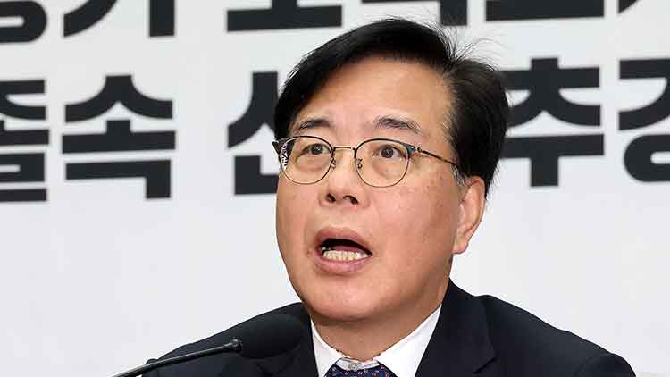 국민의힘 송언석 원내대표가 31일 국회에서 열린 원내대책회의에서 발언하고 있다. /연합뉴스