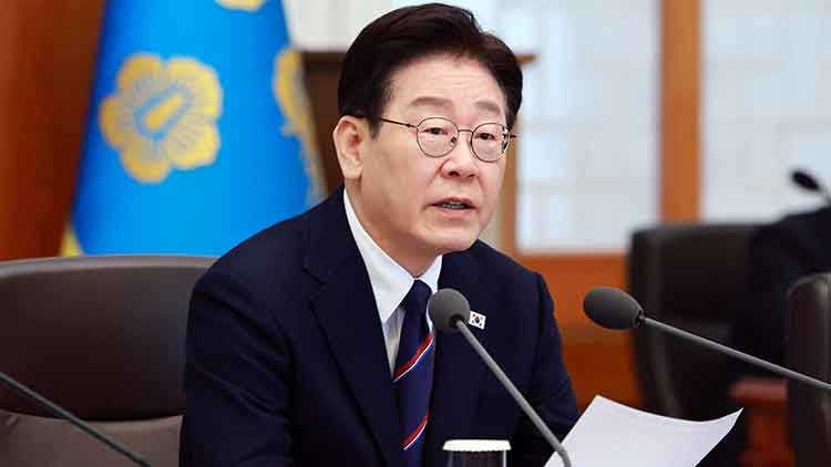 이재명 대통령이 31일 청와대에서 열린 국무회의에서 발언하고 있다. /연합뉴스