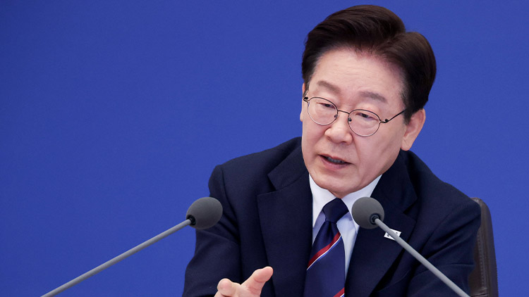 이재명 대통령이 31일 청와대에서 열린 국무회의에서 발언하고 있다. /연합뉴스