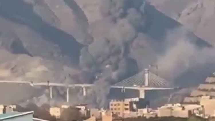 이란 다리 붕괴 모습 /트럼프 트루스소셜 캡처