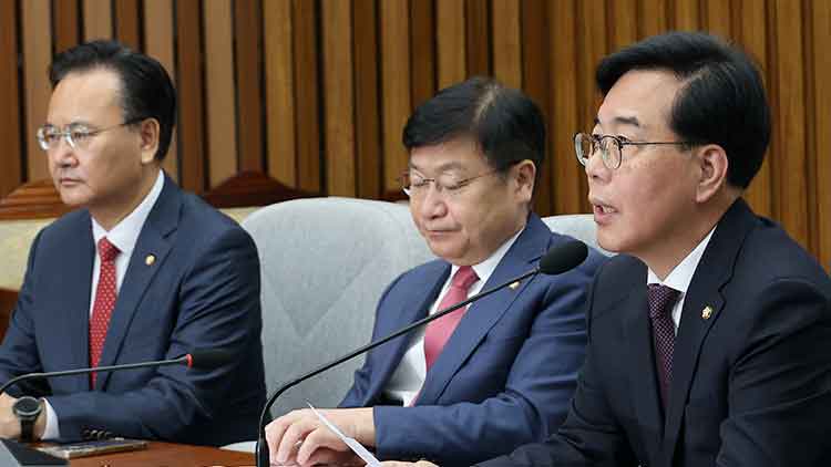 국민의힘 송언석 원내대표가 3일 국회에서 열린 원내대책회의에서 발언하고 있다. /연합뉴스