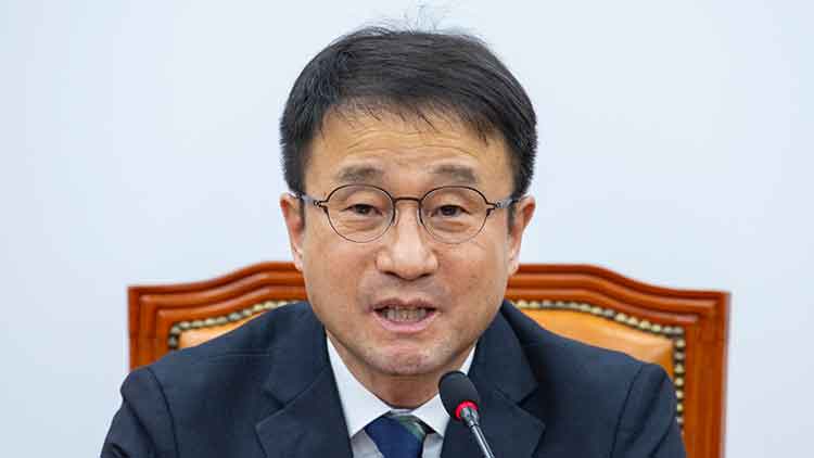 더불어민주당 한병도 원내대표가 9일 국회에서 열린 정책조정회의에서 발언을 하고 있다. /연합뉴스