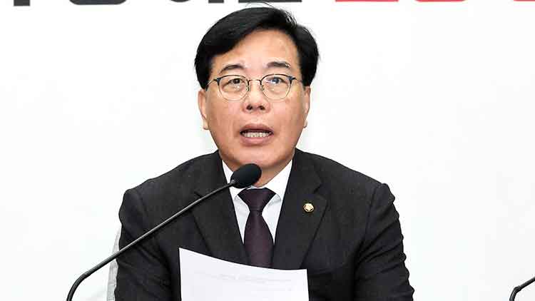 국민의힘 송언석 원내대표가 10일 국회에서 열린 원내대책회의에서 발언하고 있다. /연합뉴스
