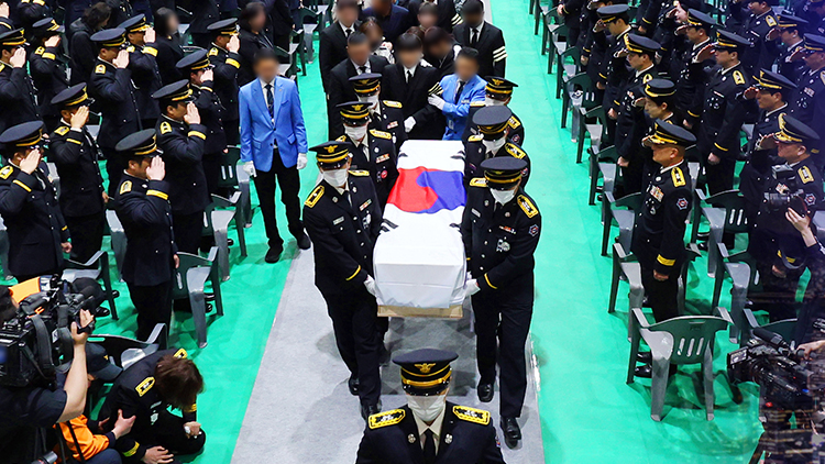 "아빠는 나의 영웅" 눈물의 발인…위험천만 토치 작업에 안전수칙도 무시