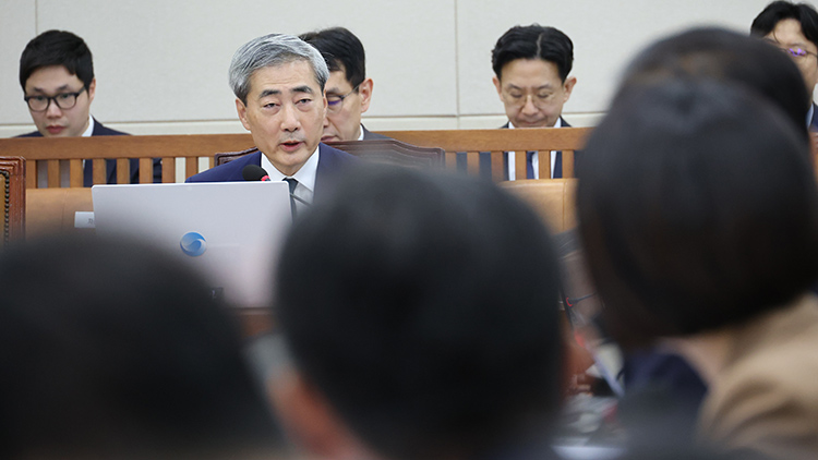 신현송 한국은행 총재 후보자가 15일 국회 재정경제기획위원회에서 열린 인사청문회에서 의원 질의에 답하고 있다. /연합뉴스