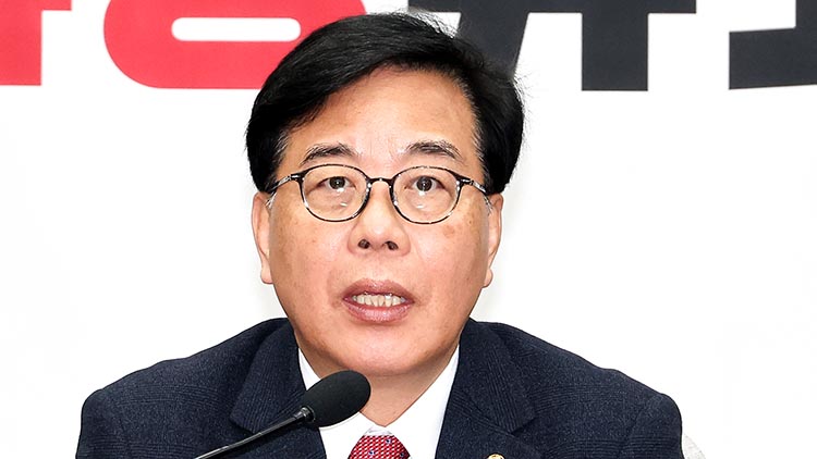 국민의힘 송언석 원내대표가 17일 국회에서 열린 원내대책회의에서 발언하고 있다. /연합뉴스