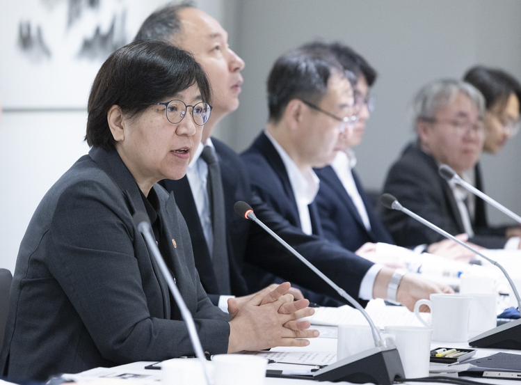 정은경 보건복지부 장관이 21일 오전 서울 중구 컨퍼런스하우스 달개비에서 열린 '중동전쟁 대응 제4차 보건의약단체 회의'에서 발언하고 있다. / 제공 : 보건복지부