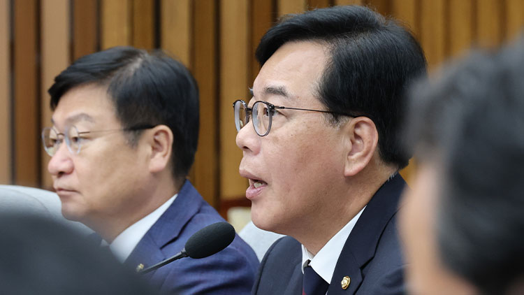 국민의힘 송언석 원내대표가 28일 국회에서 열린 원내대책회의에서 모두발언을 하고 있다. /연합뉴스