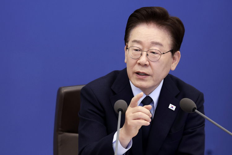 이재명 대통령이 6일 청와대에서 열린 국무회의 겸 비상경제점검회의에서 발언하고 있다.  /연합뉴스 