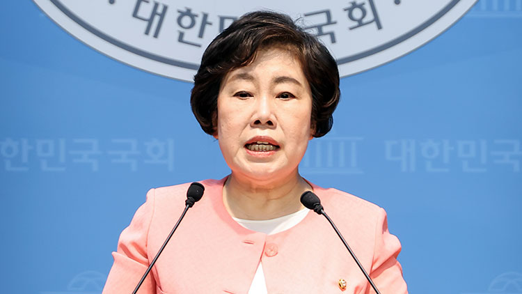 국민의힘 조배숙 의원이 8일 국회 소통관에서 22대 국회 후반기 국회부의장 출마 기자회견을 하고 있다. /연합뉴스