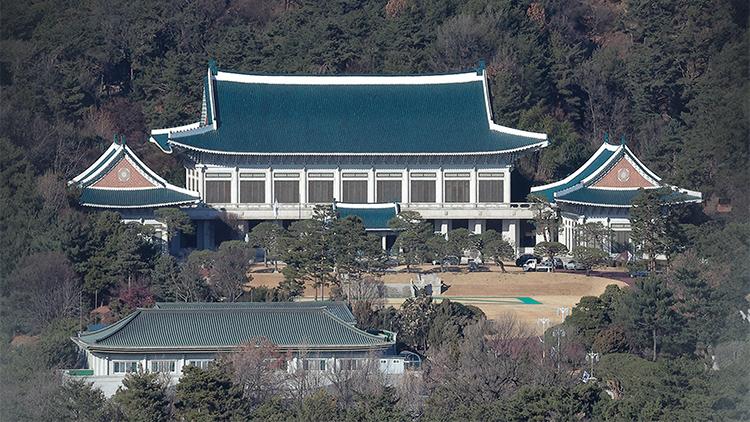靑 "민간선박 공격 용납 안 돼…공격 주체 특정 위해 노력"
