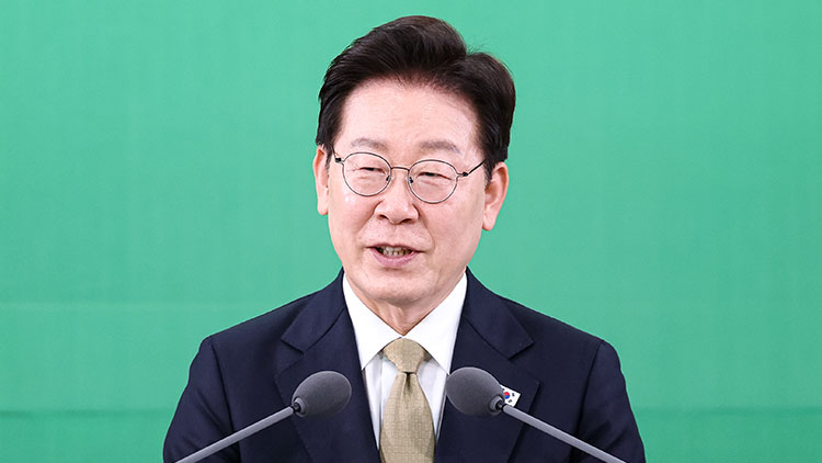 이재명 대통령이 14일 경기 성남시 분당구 새마을운동중앙회에서 열린 현장간담회에서 발언하고 있다. /청와대통신사진기자단