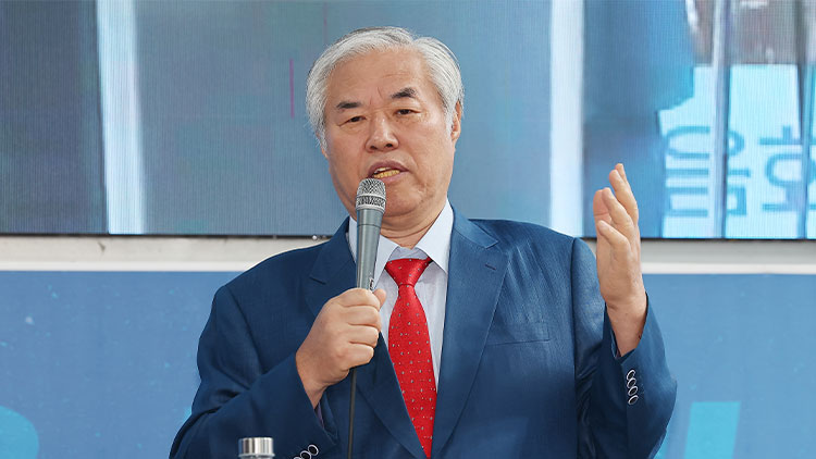 사랑제일교회 전광훈 목사가 지난 11일 서울 성북구 사랑제일교회에서 열린 기자회견에서 발언하고 있다. /연합뉴스