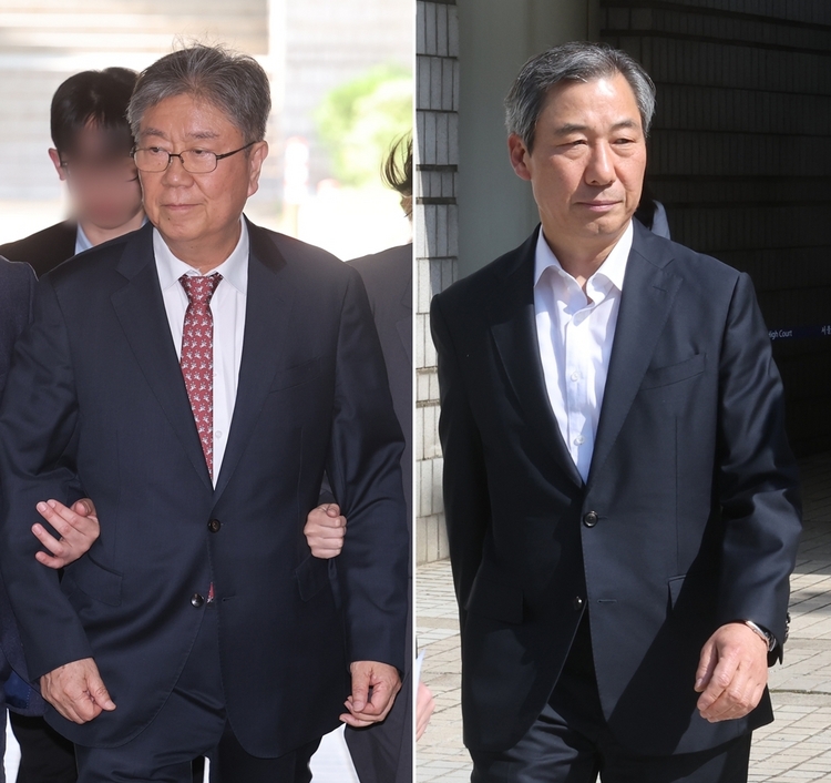 김대기 전 대통령 비서실장(왼쪽)과 윤재순 전 총무비서관 /연합뉴스