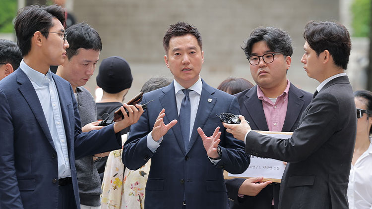 '김수현 명예훼손 혐의' 김세의 가세연 대표 구속