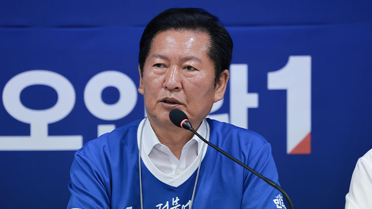 더불어민주당 정청래 총괄상임선거대책위원장이 27일 충남 논산시 오인환 논산시장 후보 선거사무소에서 열린 현장 중앙선대위 회의에 참석해 발언하고 있다. /연합뉴스