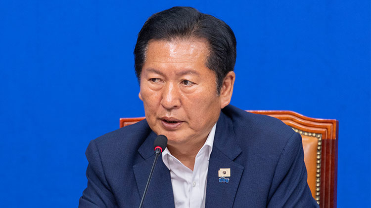 더불어민주당 정청래 총괄상임선대위원장이 28일 국회에서 민주당 국토위·행안위원들이 주최한 '서울의 안전 이대로 괜찮은가?' 전문가 긴급 좌담회에 참석해 발언하고 있다. /연합뉴스