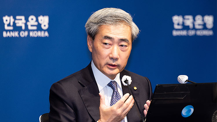 신현송 한국은행 총재가 28일 서울 중구 한국은행 본관에서 열린 통화정책방향 기자간담회에서 발언하고 있다. /연합뉴스
