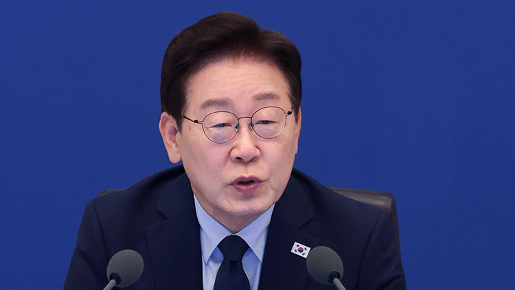 이재명 대통령이 28일 청와대에서 열린 수석보좌관회의에서 발언하고 있다. /연합뉴스