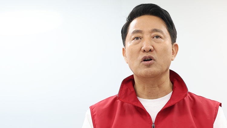 국민의힘 오세훈 서울시장 후보가 29일 서울 대왕빌딩에서 기자회견을 열고 서소문고가 붕괴사고 관련 서울시 압수수색에 대한 입장을 말하고 있다. /연합뉴스