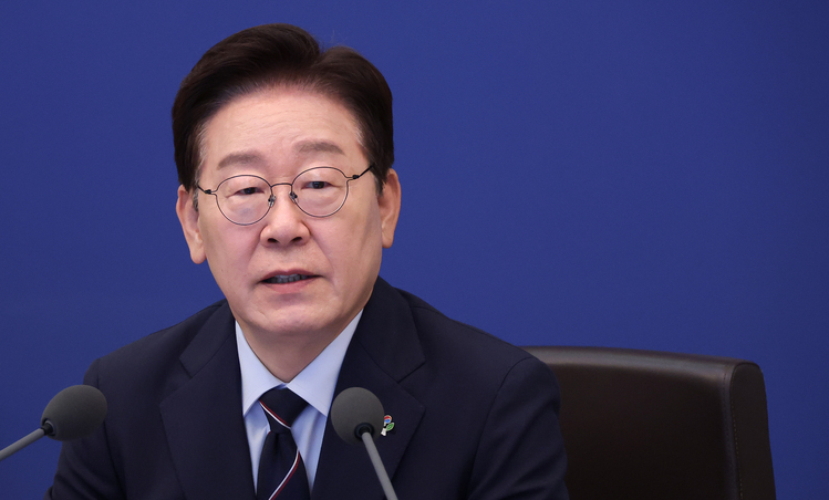 李대통령, 검찰에 "잘못하면 사과하고 취소...어느 기관도 마찬가지" - 뉴스 썸네일 이미지
