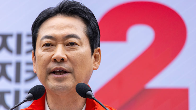국민의힘 장동혁 상임선거대책위원장이 6·3 지방선거와 재보선 본투표를 하루 앞둔 2일 서울 여의도 중앙당사에서 대국민 투표 참여 호소 담화문을 발표하고 있다. /연합뉴스
