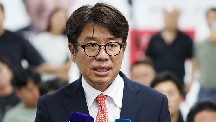 경기 평택을 국회의원 재선거에 출마한 국민의힘 유의동 후보가 4일 평택 선거사무소에서 당선이 확실시되자 소감을 밝히고 있다. / 공동취재
