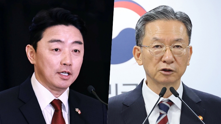 강훈식 대통령비서실장(왼쪽)과 정성호 법무부 장관 /강훈식 비서실장 SNS 캡처·연합뉴스 