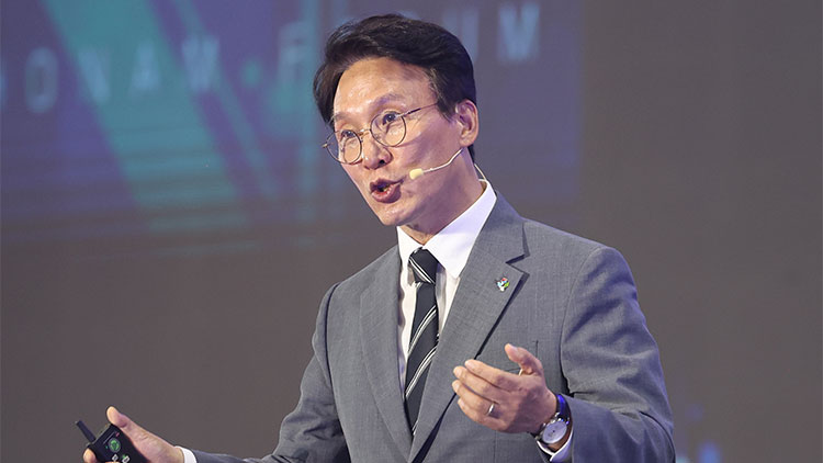 지난 6일 오후 광주 서구 치평동 김대중컨벤션센터에서 열린 KBC 광주방송 주관 2026 뉴호남포럼에서 김민석 국무총리가 '대전환시대, 통합의 의미와 국가전략'을 주제로 기조연설을 하고 있다. /연합뉴스