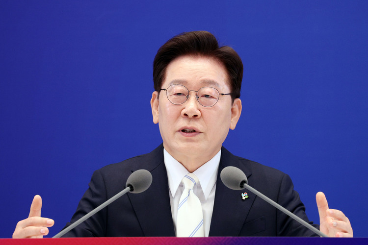 이재명 대통령이 8일 청와대 영빈관에서 열린 취임 1주년 기자회견에서 발언하고 있다.  /연합뉴스 