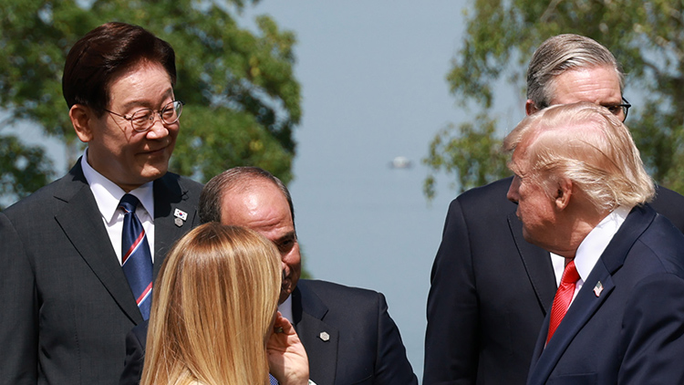 李대통령, G7서 트럼프와 30초 대화… "북한 문제 평화적 해결 주도해 달라"