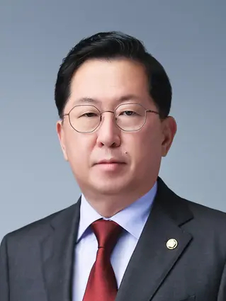 국민의힘 국방위원회 유용원 의원 >