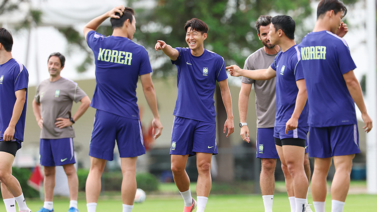 2026 북중미 월드컵에 출전한 한국 축구 국가대표팀 손흥민 등 선수들이 17일(현지시간) 오후 멕시코 과달라하라 인근 사포판의 치바스 바예 베르데에서 훈련하고 있다. /연합뉴스