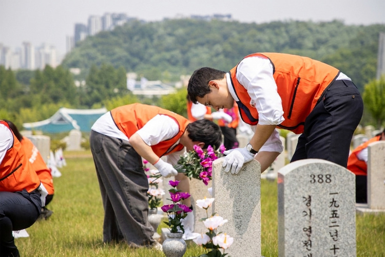 호반그룹, 호국보훈의 달 현충원 봉사활동 (제공 : 호반그룹)