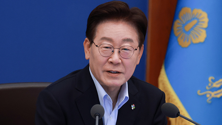 이재명 대통령이 23일 청와대에서 열린 국무회의 겸 비상경제점검회의에서 발언하고 있다. /연합뉴스
