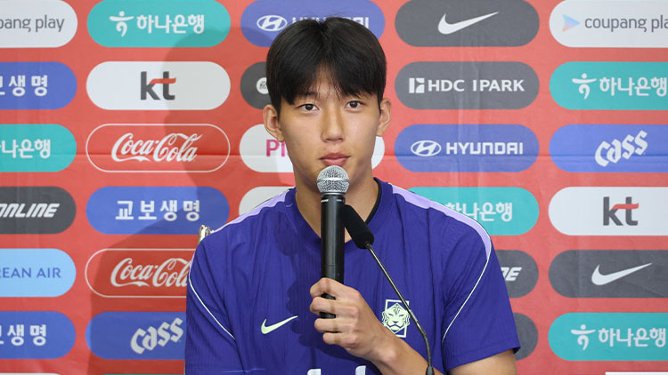 2026 북중미 월드컵에서 남아프리카 공화국과 조별리그 3차전을 앞둔 한국 축구 국가대표팀의 이한범이 22일(현지시간) 멕시코 누에보레온주 산니콜라스의 에스타디오 우니베르시타리오에서 비공개 훈련에 앞서 인터뷰하고 있다. /연합뉴스