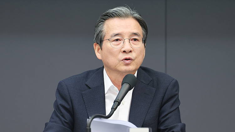 김용범 대통령비서실 정책실장이 24일 서울 중구 프레스센터에서 열린 관훈토론회에서 모두발언을 하고 있다. /연합뉴스