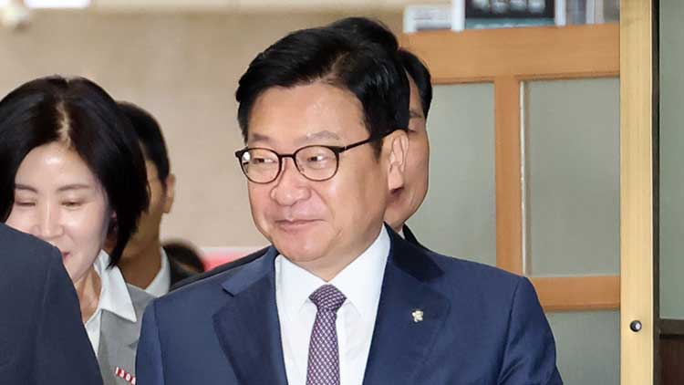 정점식 국민의힘 원내대표가 29일 국회에서 열린 최고위원회의에 입장하고 있다. /연합뉴스