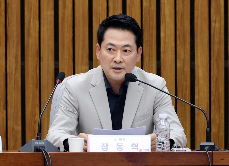 국민의힘 장동혁 대표가 30일 국회에서 열린 부정ㆍ무능 선관위 해체 수준의 쇄신 및 재선거 촉구를 위한 6ㆍ3 참정권 박탈 사태 청년ㆍ대학생 시국 대토론회에서 발언하고 있다.  /연합뉴스 