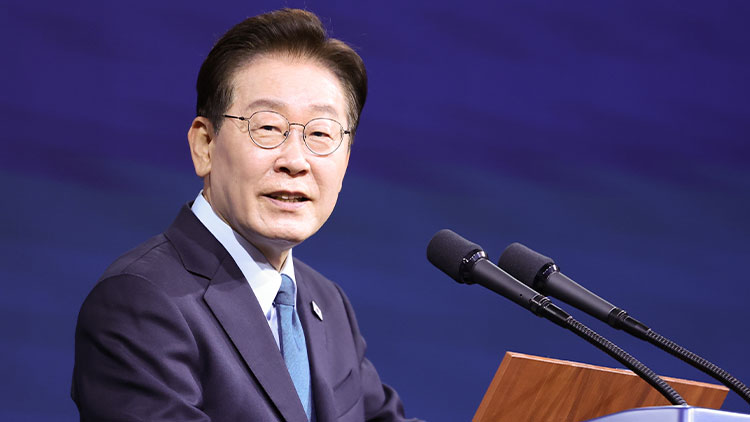 이재명 대통령이 2일 충남 아산시에서 열린 충청권 첨단산업 발전비전 국민보고회에서 축사를 하고 있다. /청와대통신사진기자단