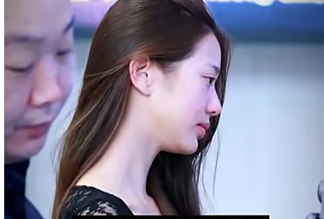 '공항 특혜' 장원영 모자 벗었더니…이번엔 쌩얼 논란