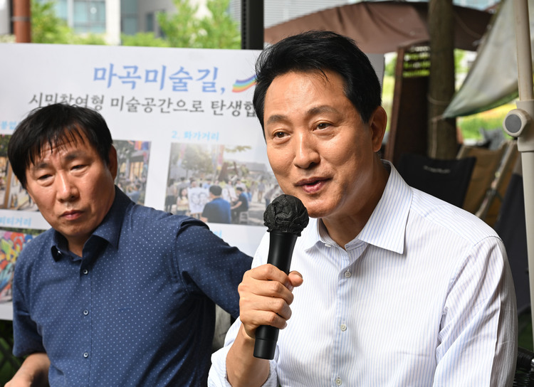 오세훈 서울시장이 3일 서울 강서구 마곡미술길에서 열린 상인들과의 간담회에서 발언하고 있다.  /공동취재 