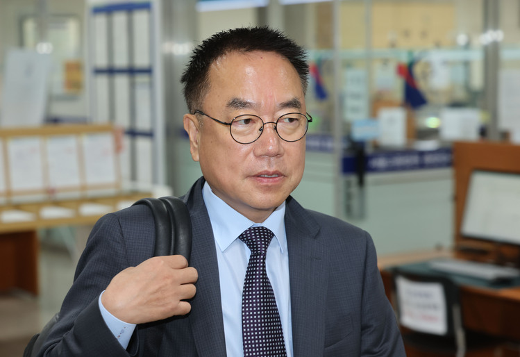 국민의힘 서범수 의원이 15일 서울 서초구 서울중앙지방법원에서 열린 추경호 대구시장의 내란 중요임무 종사 혐의 1심 속행 공판에 증인으로 출석하고 있다. /연합뉴스