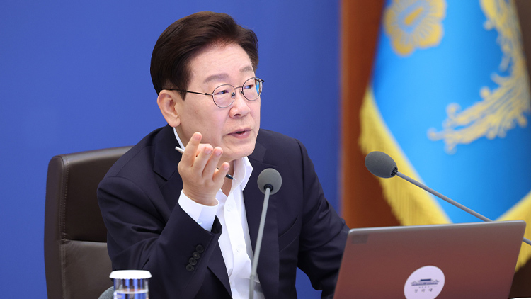 이재명 대통령이 지난 14일 청와대에서 열린 국무회의에서 발언하고 있다. /청와대통신사진기자단  