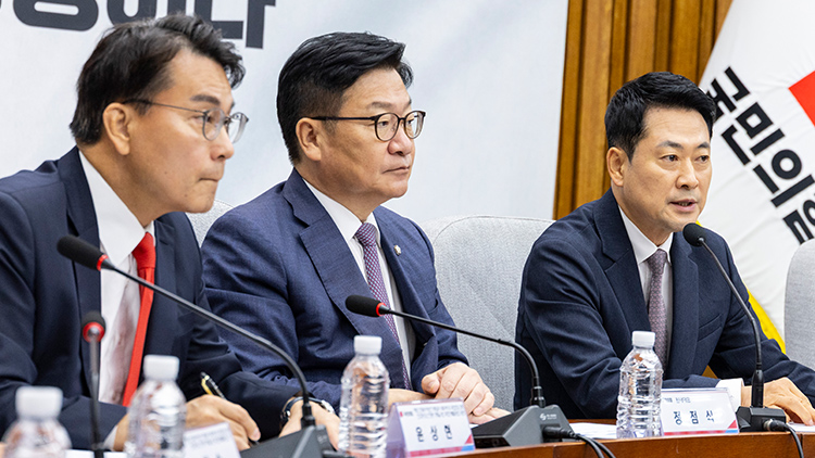국민의힘 장동혁 대표가 21일 국회에서 열린 국회 '제9회 전국동시지방선거 투표용지 부족 사태 등 국민 참정권 침해 진상규명 및 선거관리 개혁을 위한 국정조사 특별위원회'-국민의힘 '6·3 국민참정권 침해 진상규명 및 선거관리 개혁 특별위원회' 연석회의에서 발언하고 있다. /연합뉴스